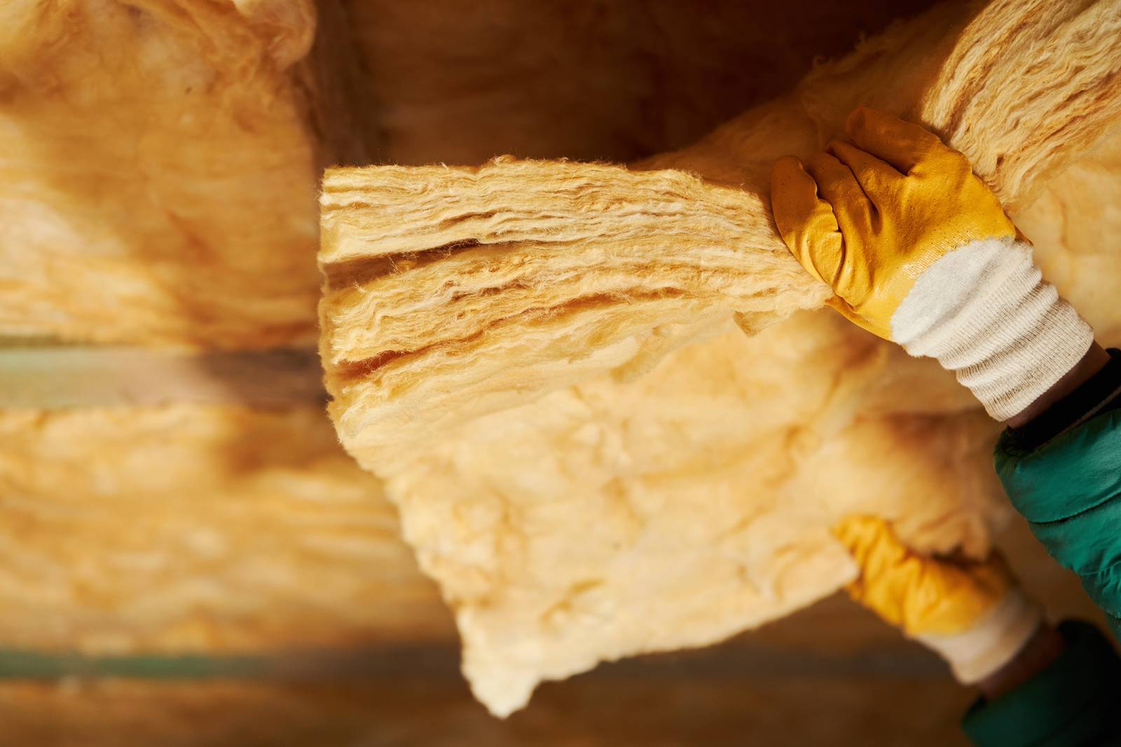 Travaux d'isolation des plafonds d'une cave humide et sans chauffage dans une maison, près d'Evreux