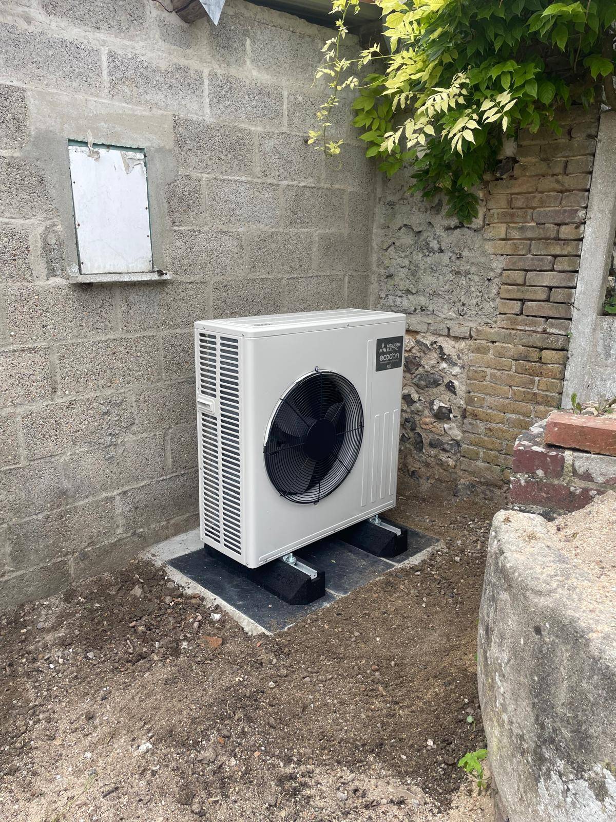 Pompe à chaleur Mitsubichi Ecodan installée à Louviers par Isoltherm